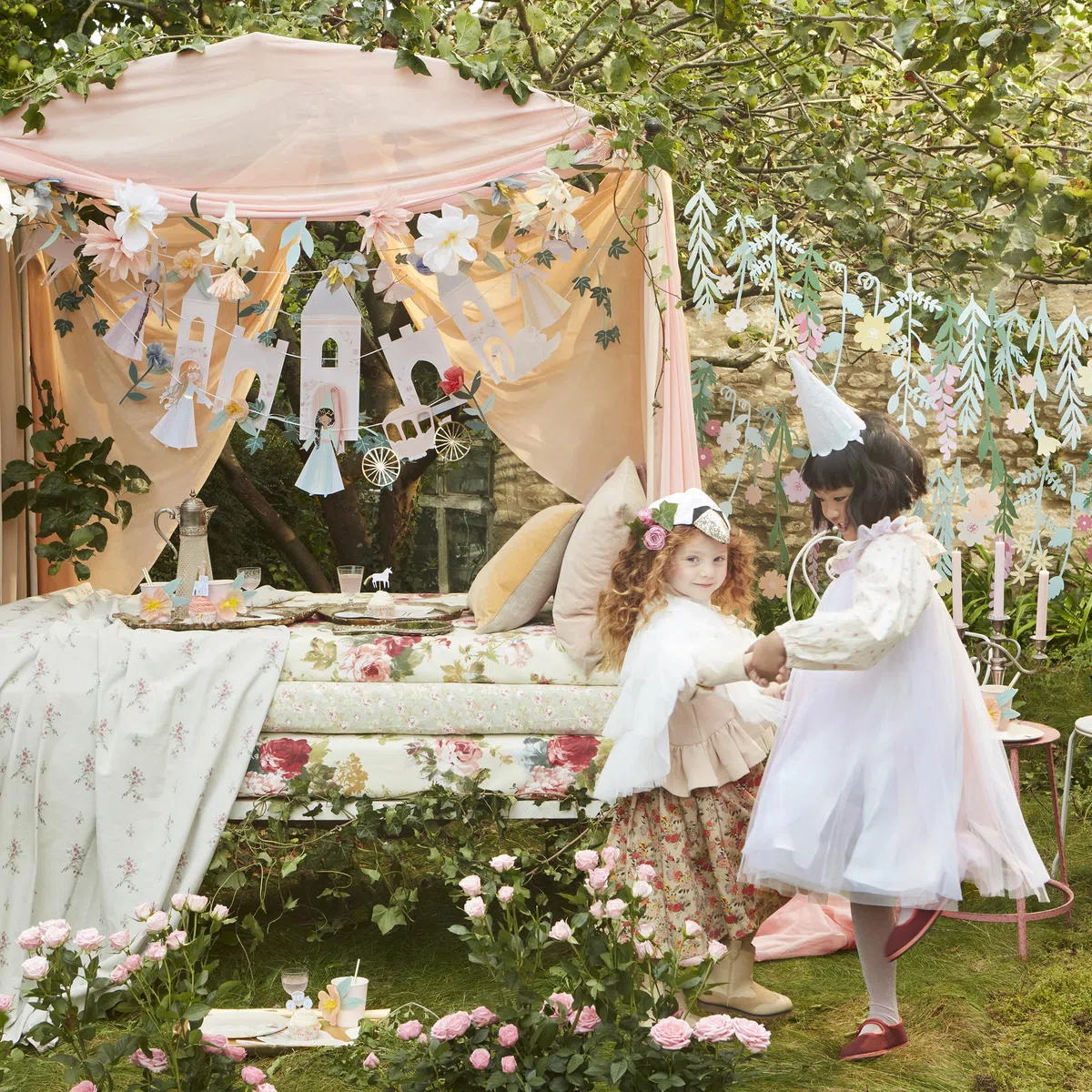 Meri Meri Guirnalda de fiesta de princesa (paquete de 1). Guirnalda de 6 pies, mide 10 pies, incluye exceso de cordón, decoraciones de fiesta de cumpleaños de princesa